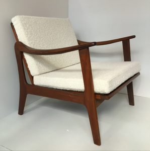 fauteuil vintage scandinave palissandre tissu bouclette blanche galerie scandinave paris maison nordik la boutique de caroline paris17 selency midcenturydesign