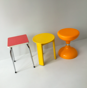 trio de tabouret colorés plastique formica space age retrobrocante paris batignolles montmatre